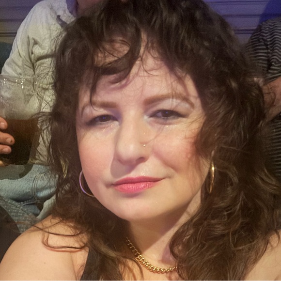 Meet your Posher, Liz - Picture 4 of 5